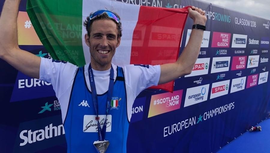 Martino Goretti bei einer Siegerehrung – Erfolg im Leichtgewichtsrudern.