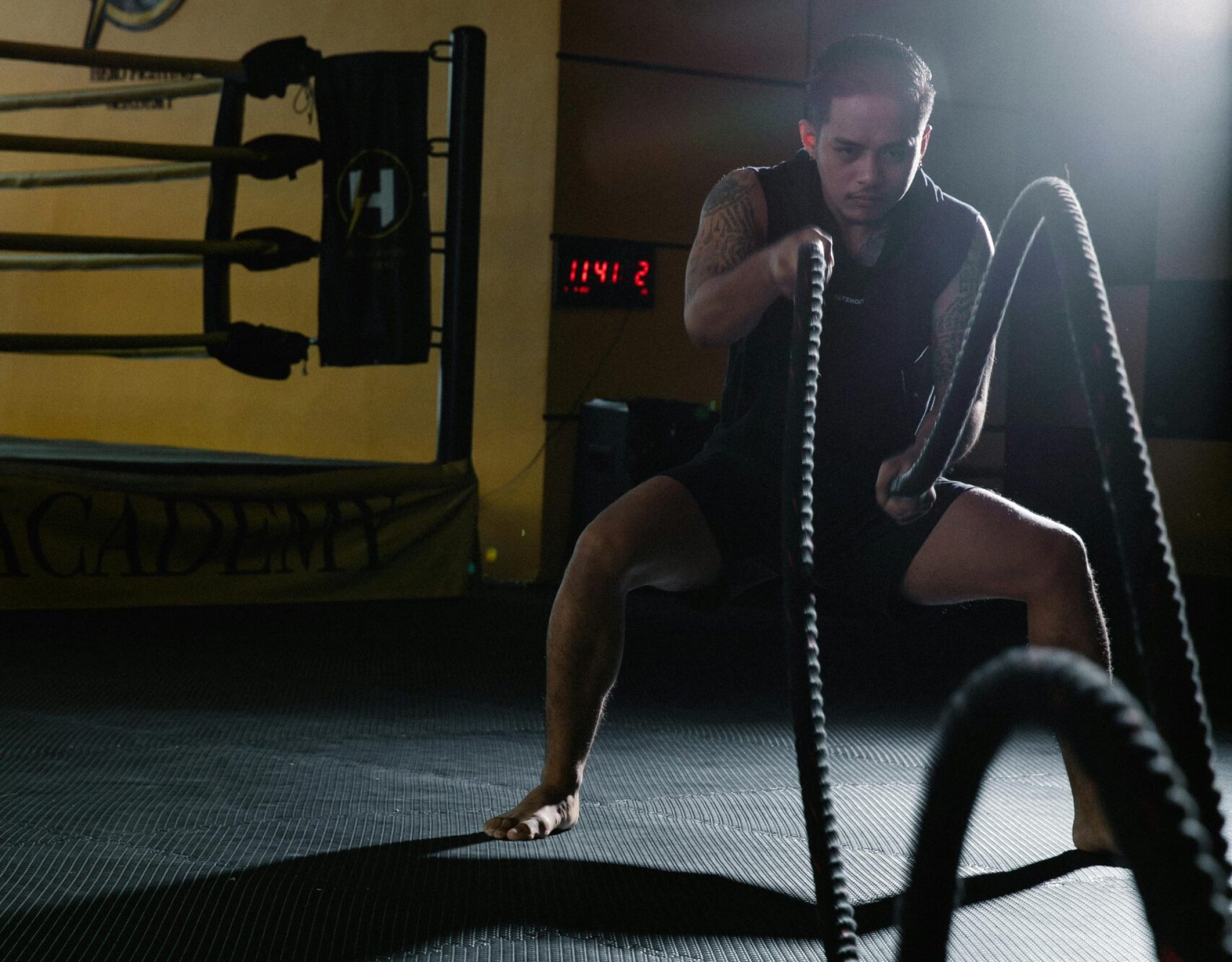 Krafttraining mit Battle Ropes – Muskelaufbau für nachhaltiges Abnehmen mit System.